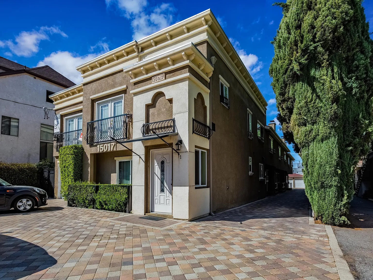 15017 Dickens St — Photo 1