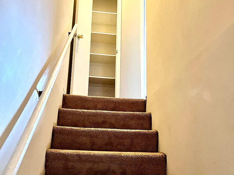 569 Delzan Pl — Photo 7