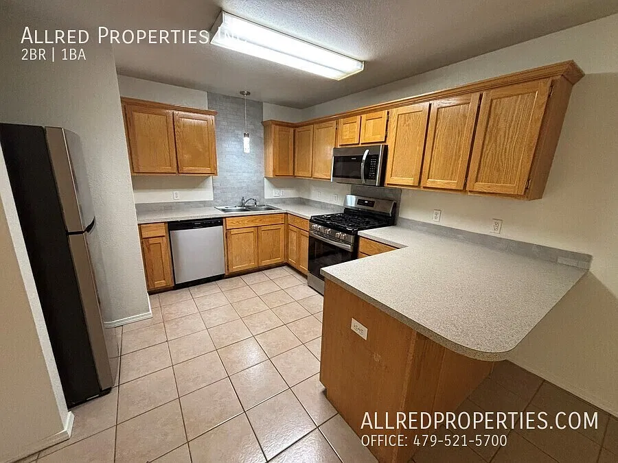 Duplex located at the border of Fayetteville & Elkins! — Photo 4