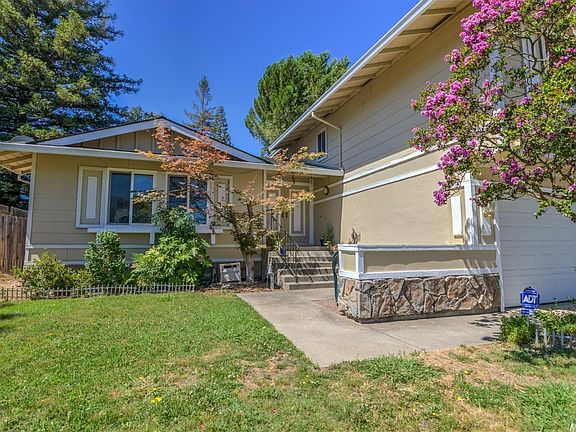2nd image of 8144 Mesa Oak Way