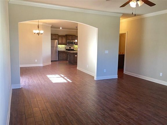 5th image of 573 N Longfellow Ln