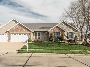 501 Legacy Pointe Dr, Saint Peters, MO 63376