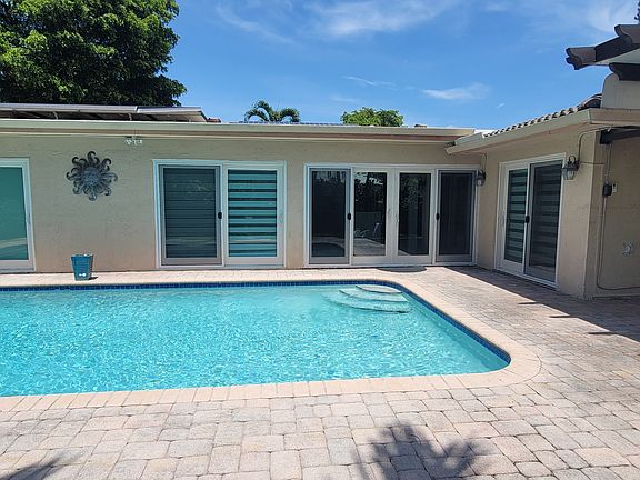 2nd image of 10950 NW 33rd St