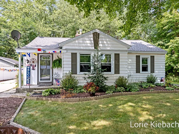 17471 174th Ave, Spring Lake, MI 49456