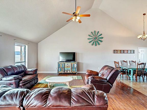 3rd image of 116 Deer Creek Dr