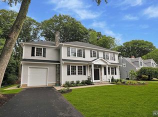 377 Dorothy Ln, Wyckoff, NJ