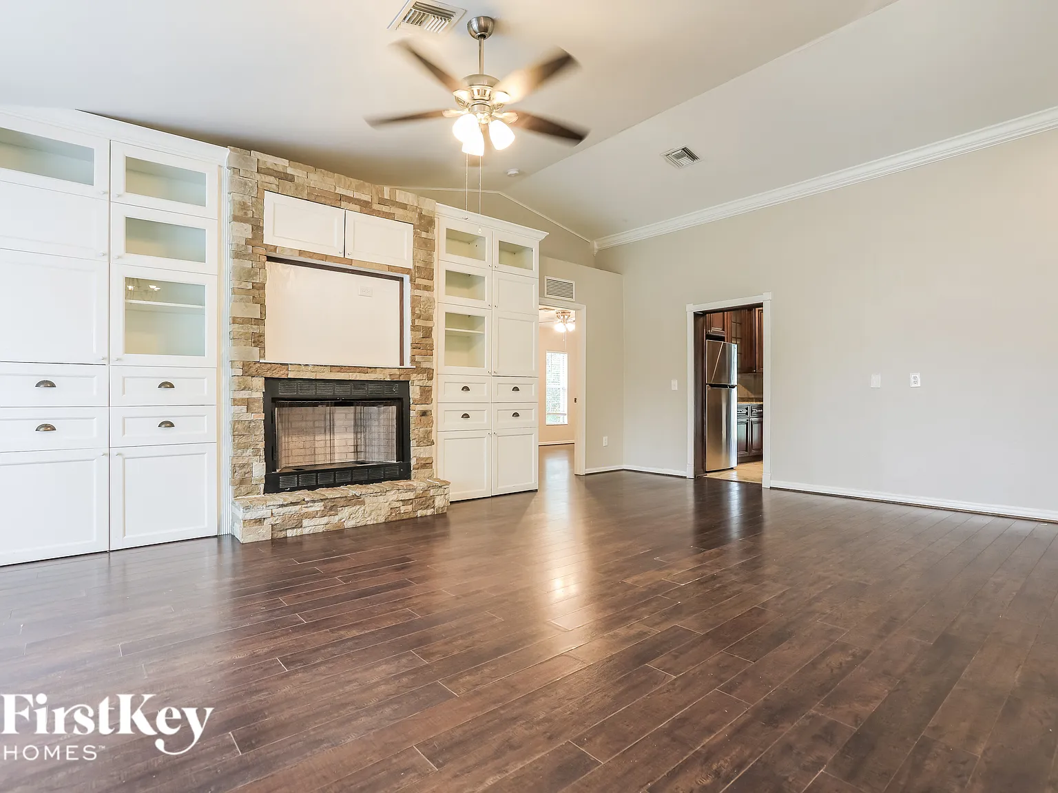 4 bed, 2.0 bath, 1910 sqft, $2,475 — Photo 3