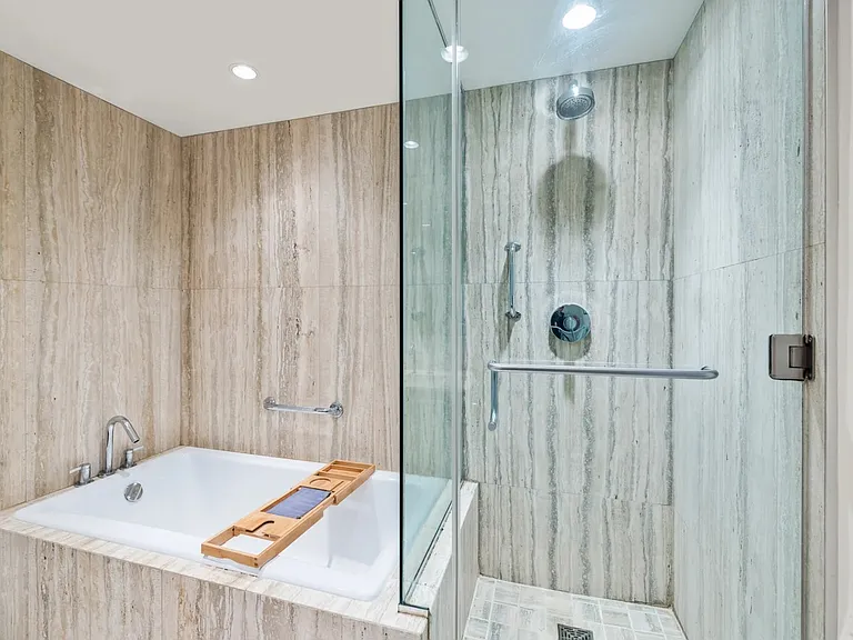 707 Courtney St #1403 — Photo 11