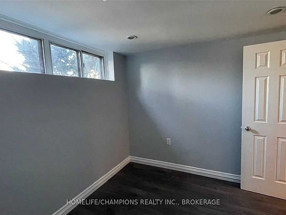 4th image of 65 Whitburn Cres
