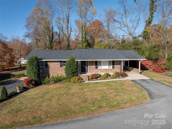 71 Bristol Ln, Hendersonville, NC 28792