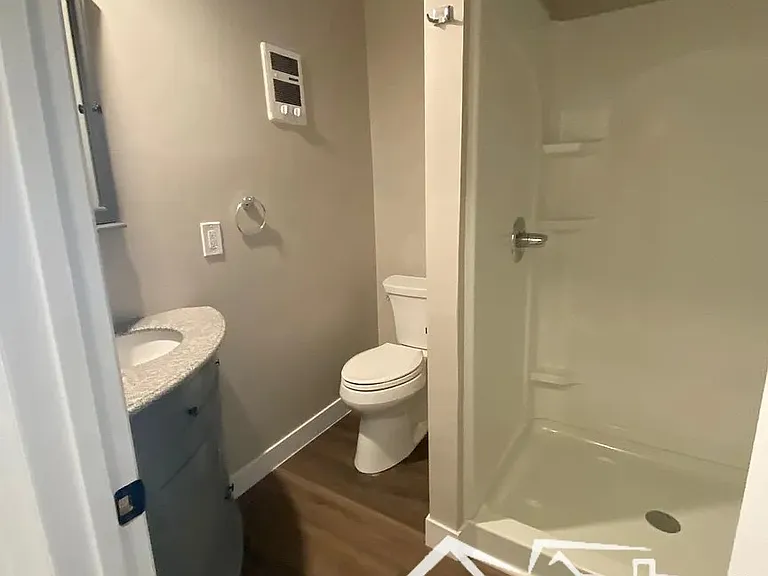 668 Jefferson St #B — Photo 7