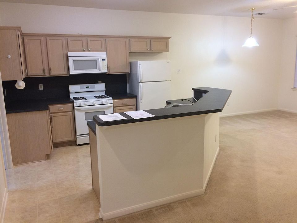 TALL NINE FOOT CEILINGS/OPEN FLOOR PLAN