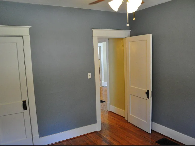 3829 Elmwood Ave — Photo 5