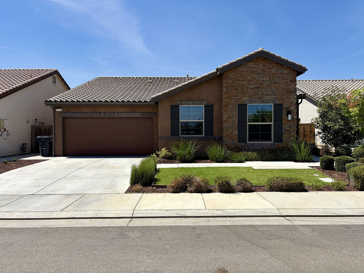 3 bed, 3.0 bath, 2181 sqft, $2,775 — Photo 2