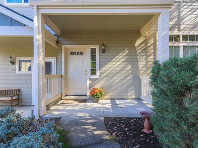 496 Starflower Ln, Ashland, OR, 97520