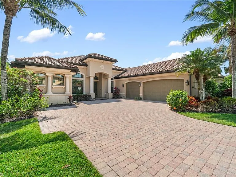 3440 Runaway Ln — Photo 1