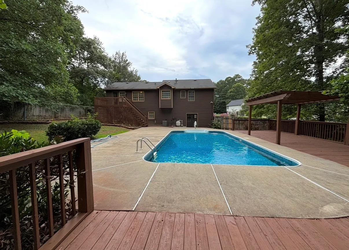 Stewart Dr, Dallas — Photo 1