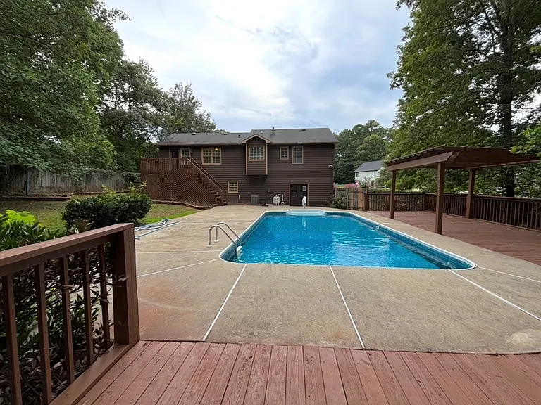 Stewart Dr — Photo 1
