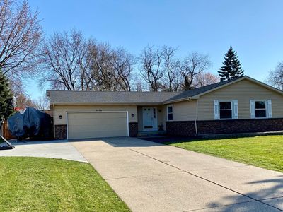 2136 Pinewood St, Jenison, MI, 49428