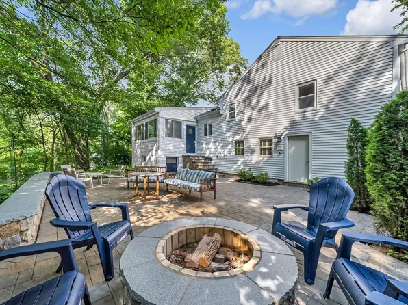 89 Rolling Ln, Needham, MA 02492