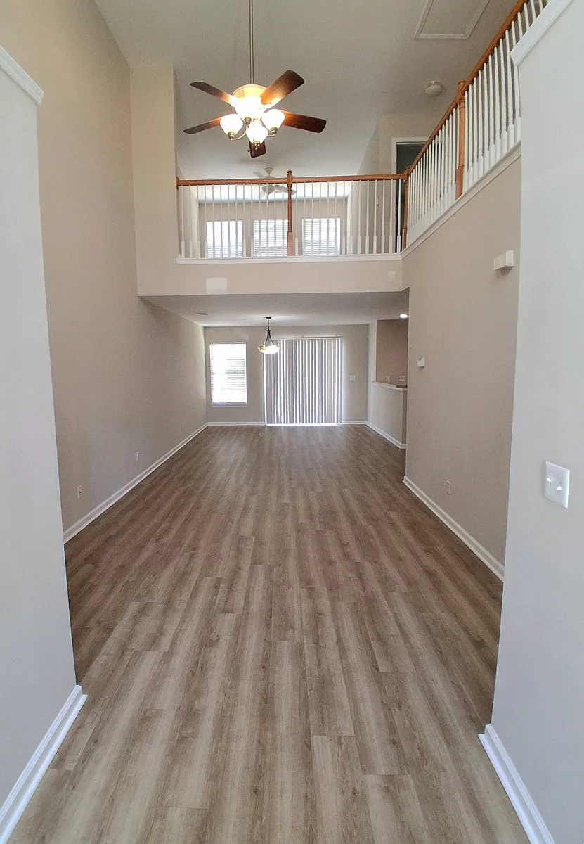 Building Photo - 9180 Maple Grove Dr