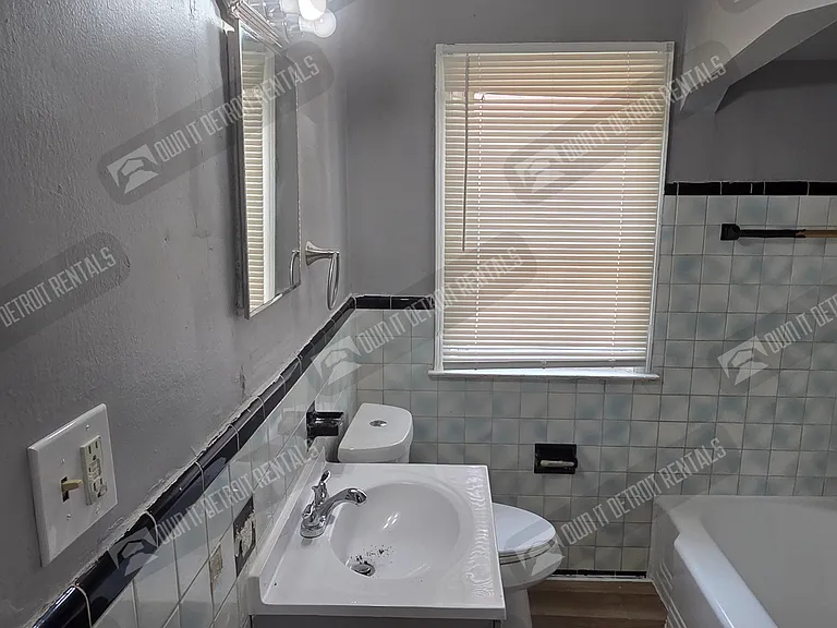 11591 Roxbury St — Photo 25
