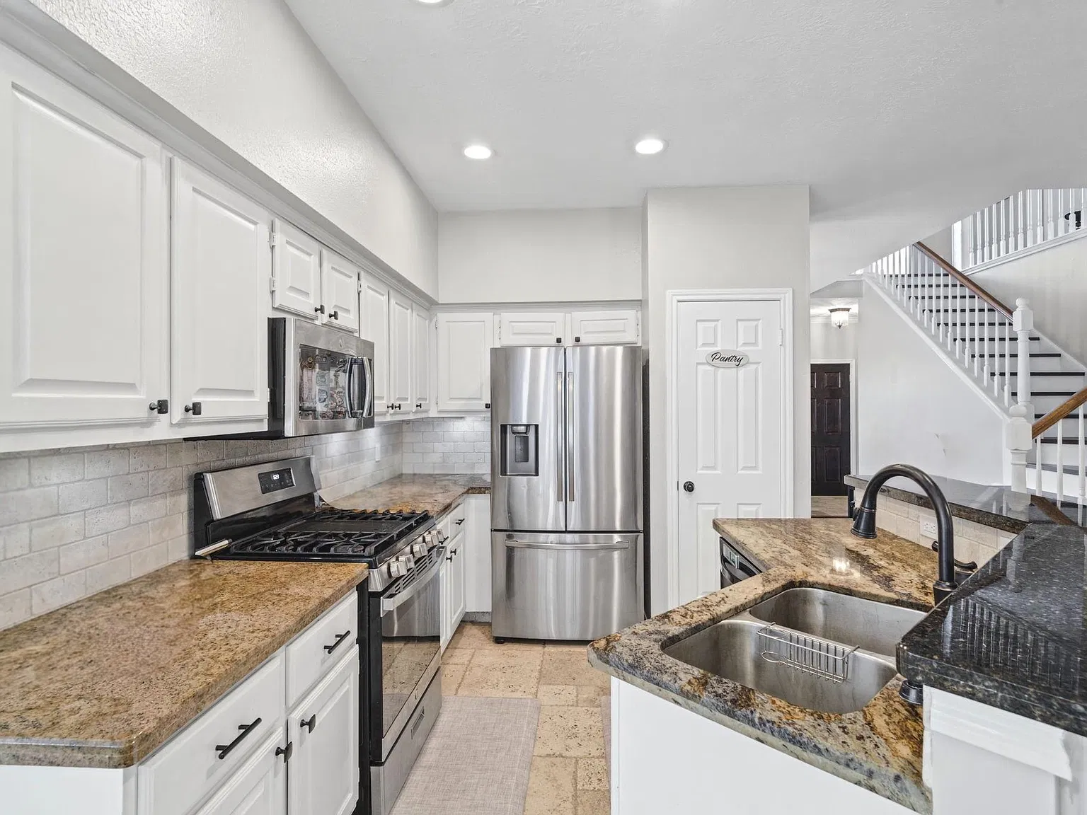 4 bed, 2.5 bath, 2177 sqft, $2,200 — Photo 2