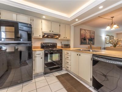 1083 Forest Lakes Dr APT 104, Naples, FL, 34105