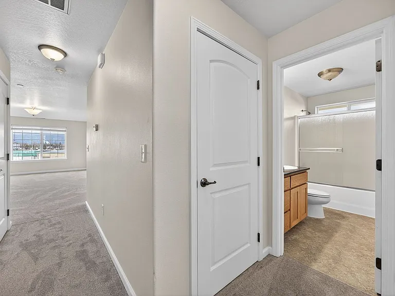 2533 Corona Ave #C — Photo 19