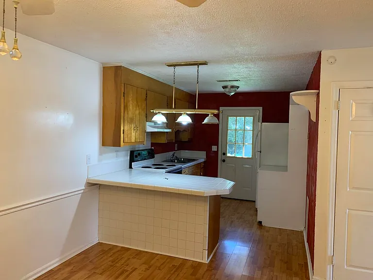 109 Tupperway Dr #B — Photo 2