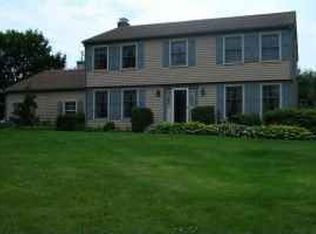 3 Rolling Meadow Dr, Wallingford, CT 06492