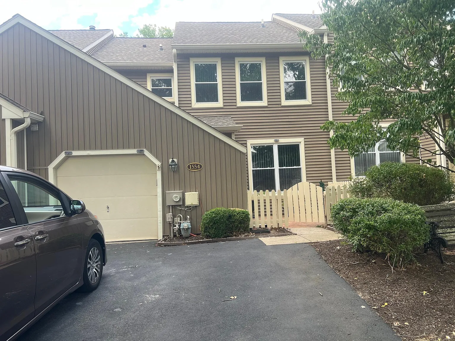 1554 Willow Pond Dr photo 1