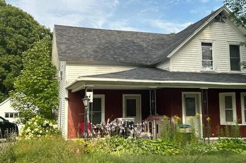 2nd image of 90 Emmons St