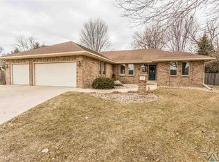 3500 E Braeburn Cir, Sioux Falls, SD 57103