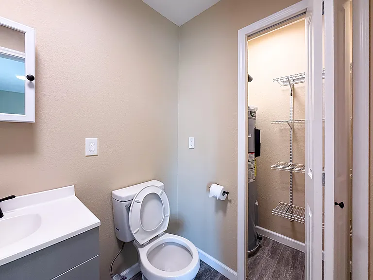 501 E 2nd Ave #6 — Photo 4