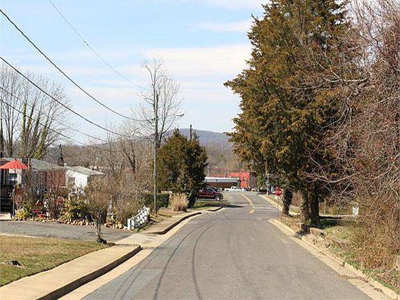 5th image of Cobb St