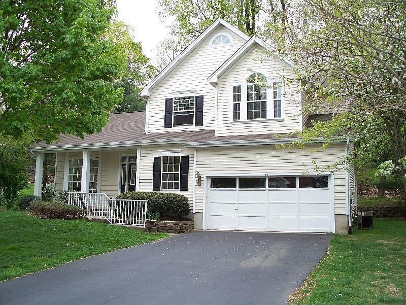 1st image of 42 Huntington Rd