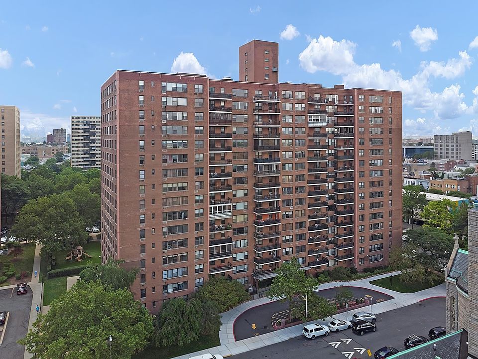 2nd image of 10 Huron Ave APT 10B