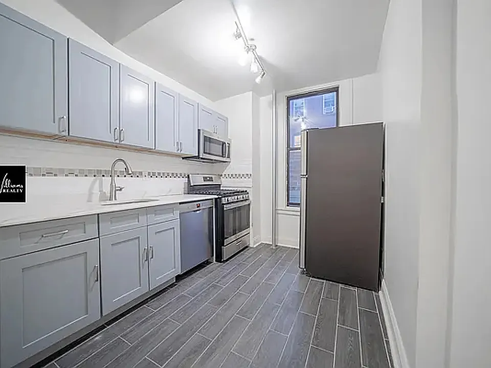 853 Putnam Ave #1