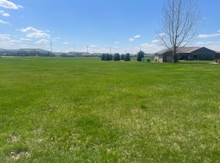 1738 Mel Ros Dr, Aberdeen, SD 57401