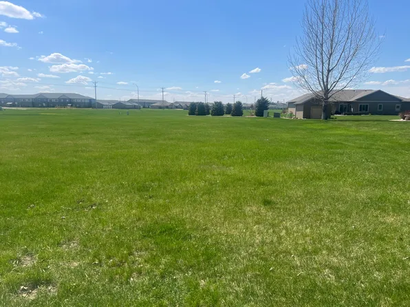 1738 Mel Ros Dr, Aberdeen, SD 57401
