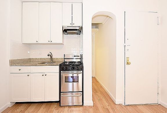 5th image of 25 Jones St APT 2B