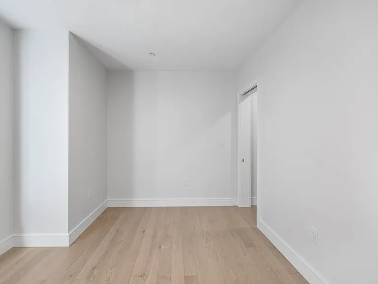 305 Border St #302B — Photo 7