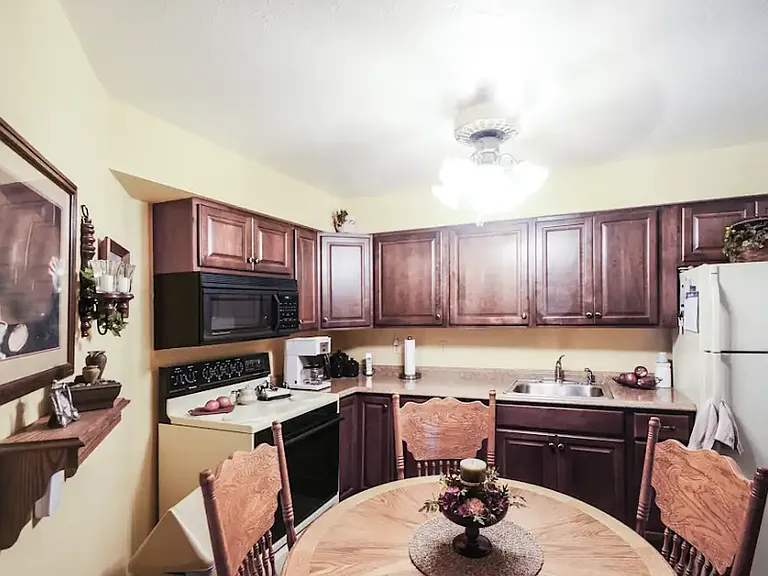 Chalet Apartments — Photo 12