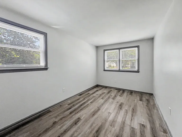 200 E Maple Ave — Photo 65