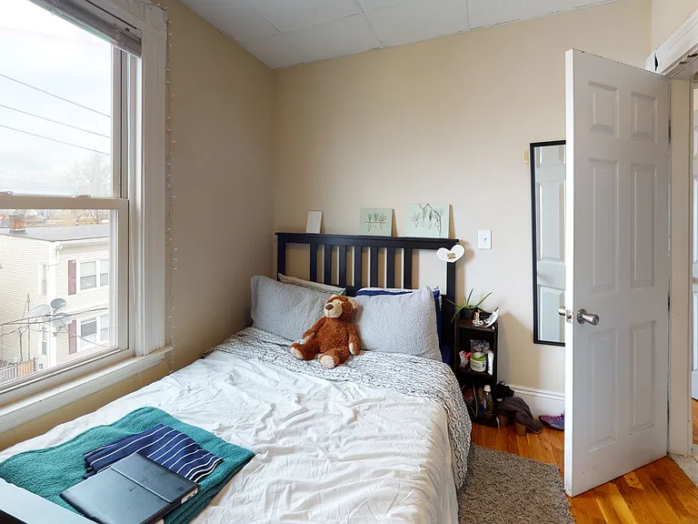 27 Falcon St #3 — Photo 3