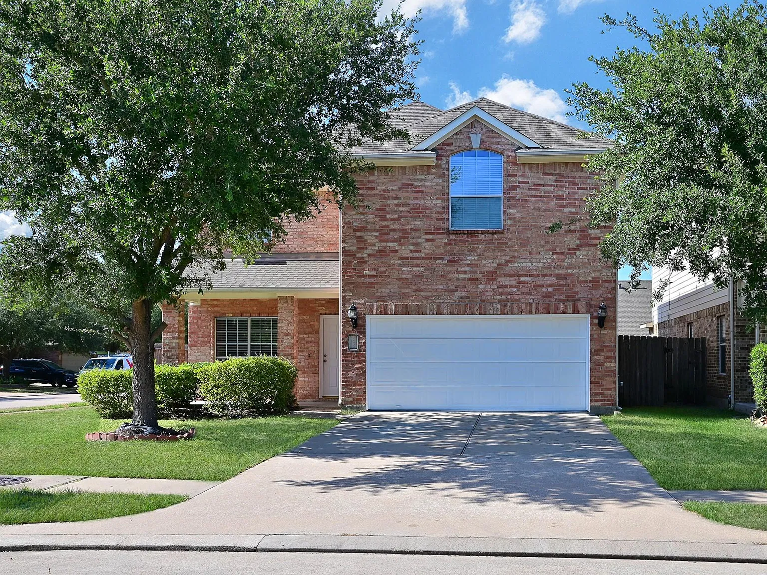 4 bed, 2.5 bath, 2460 sqft, $2,099 — Photo 1