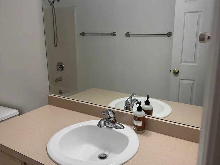 442 Beaumont Ct — Photo 3