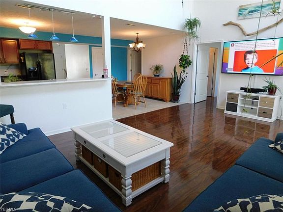 4th image of 6523 Bayside Dr