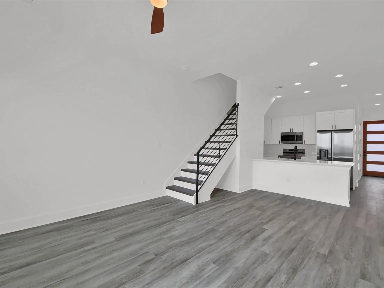 3 bed, 2.5 bath, 1389 sqft, $1,895 — Photo 2